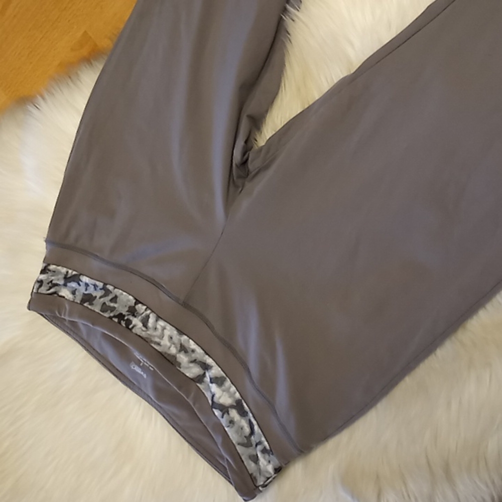 Threads Flare Leg Leggings - Picture 3 of 8